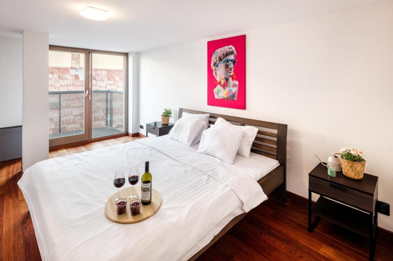 Duplex Apartment With 3 Bedrooms プラハ エクステリア 写真