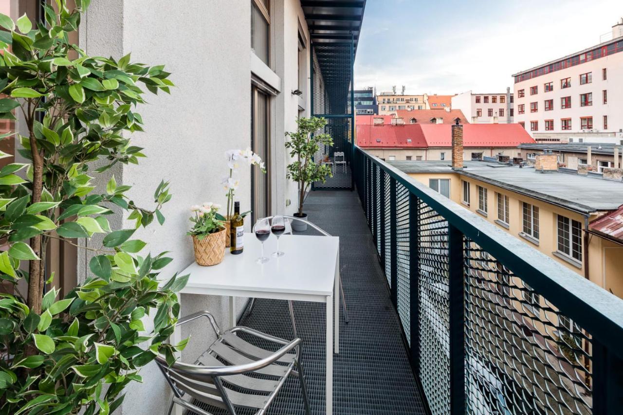 Duplex Apartment With 3 Bedrooms プラハ エクステリア 写真