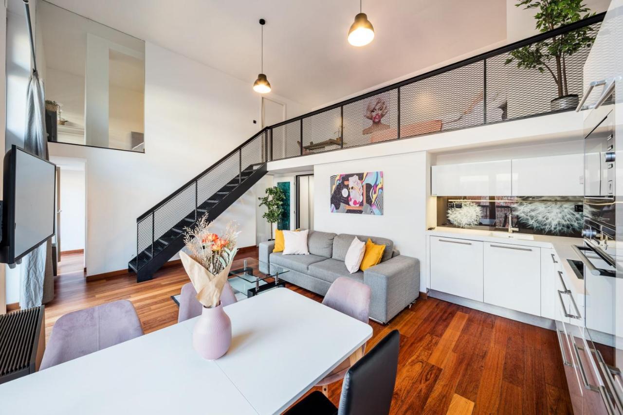 Duplex Apartment With 3 Bedrooms プラハ エクステリア 写真