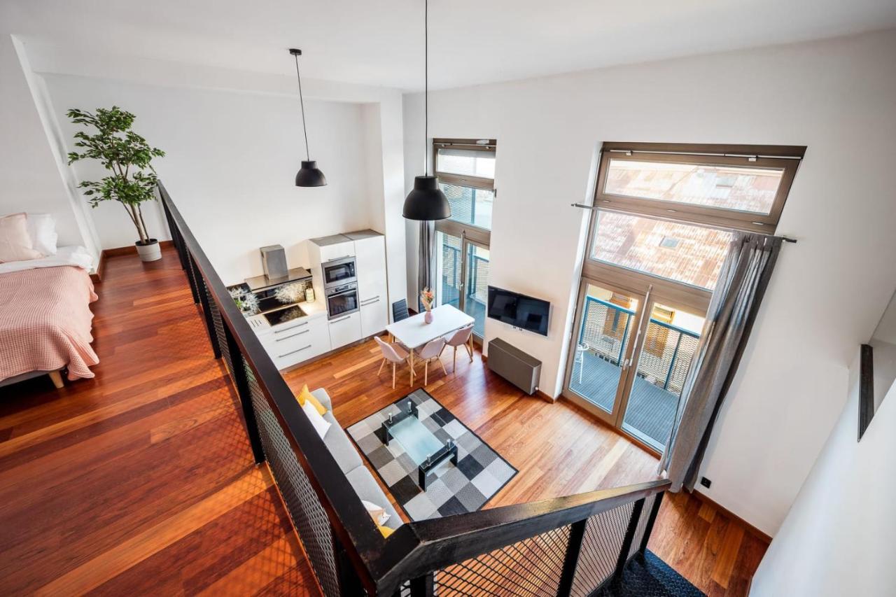 Duplex Apartment With 3 Bedrooms プラハ エクステリア 写真