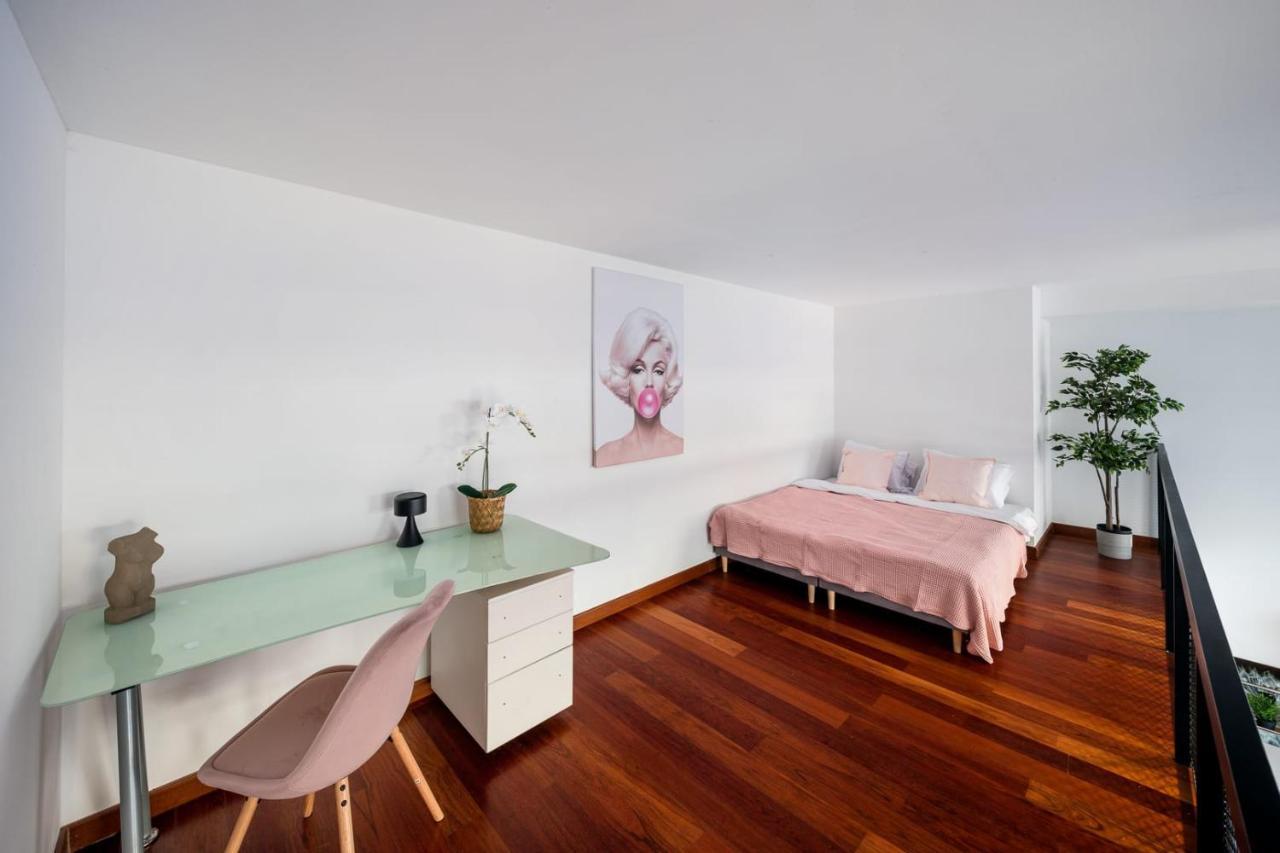 Duplex Apartment With 3 Bedrooms プラハ エクステリア 写真
