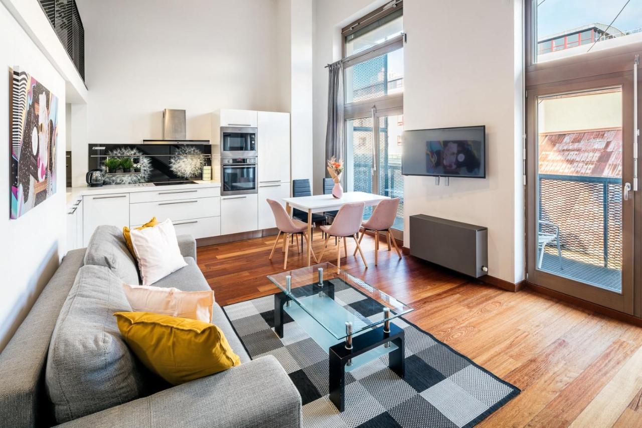 Duplex Apartment With 3 Bedrooms プラハ エクステリア 写真