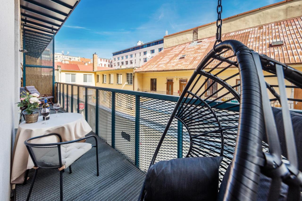 Duplex Apartment With 3 Bedrooms プラハ エクステリア 写真