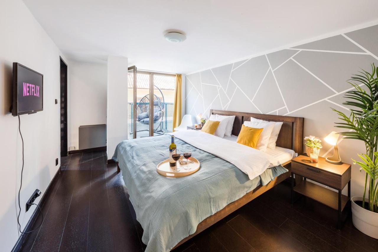 Duplex Apartment With 3 Bedrooms プラハ エクステリア 写真