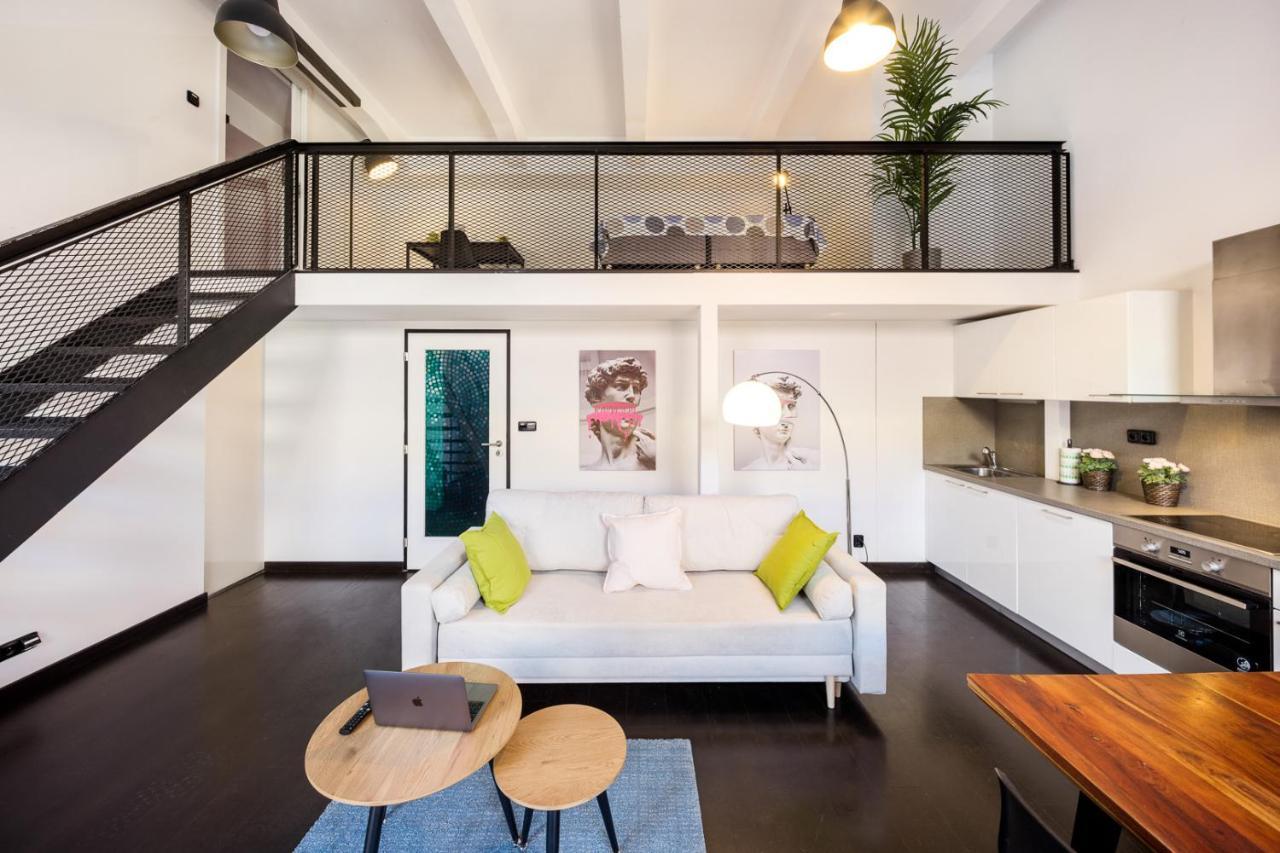 Duplex Apartment With 3 Bedrooms プラハ エクステリア 写真