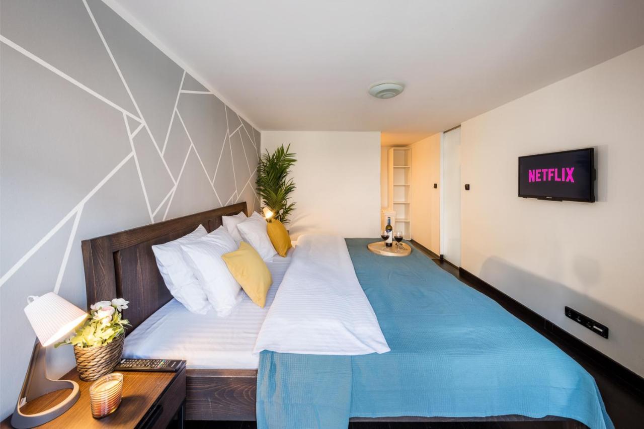 Duplex Apartment With 3 Bedrooms プラハ エクステリア 写真