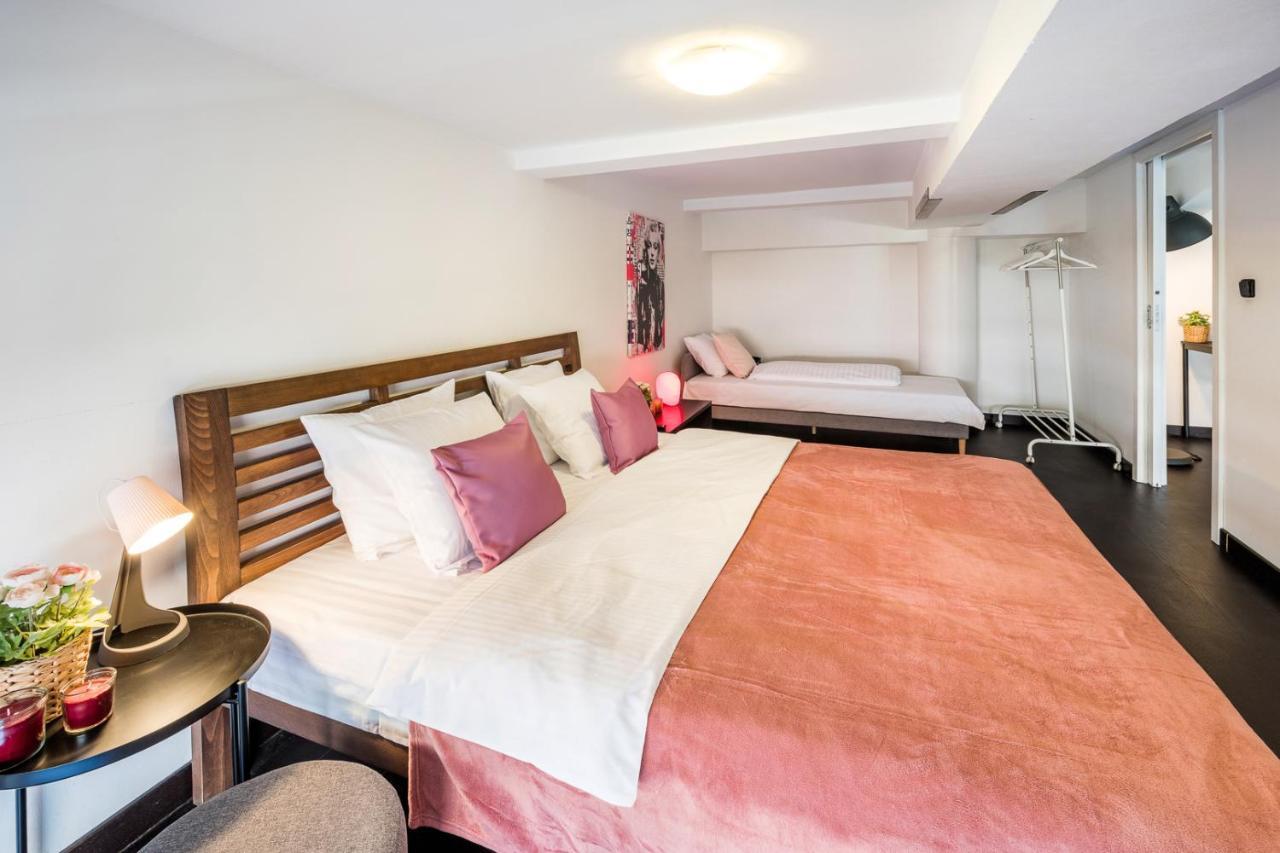 Duplex Apartment With 3 Bedrooms プラハ エクステリア 写真