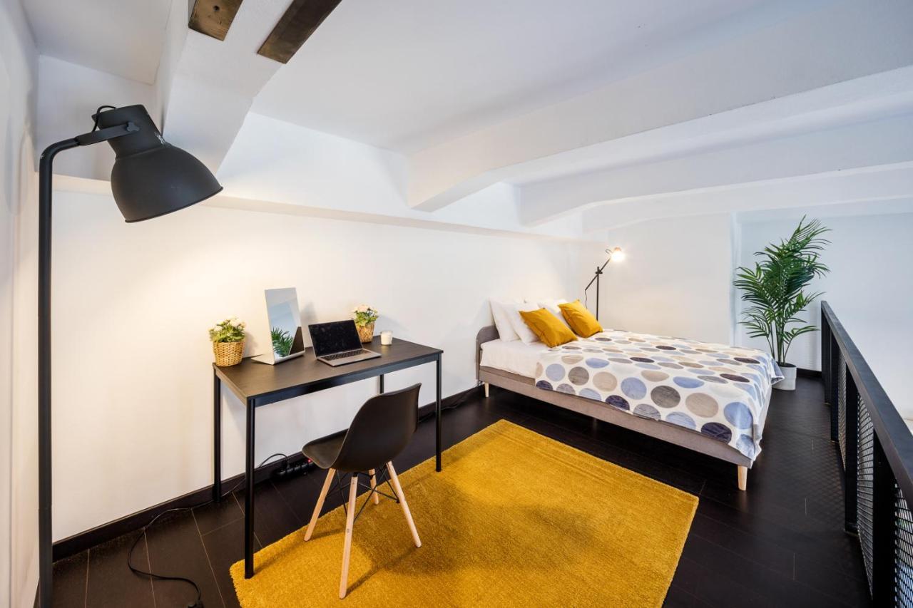 Duplex Apartment With 3 Bedrooms プラハ エクステリア 写真