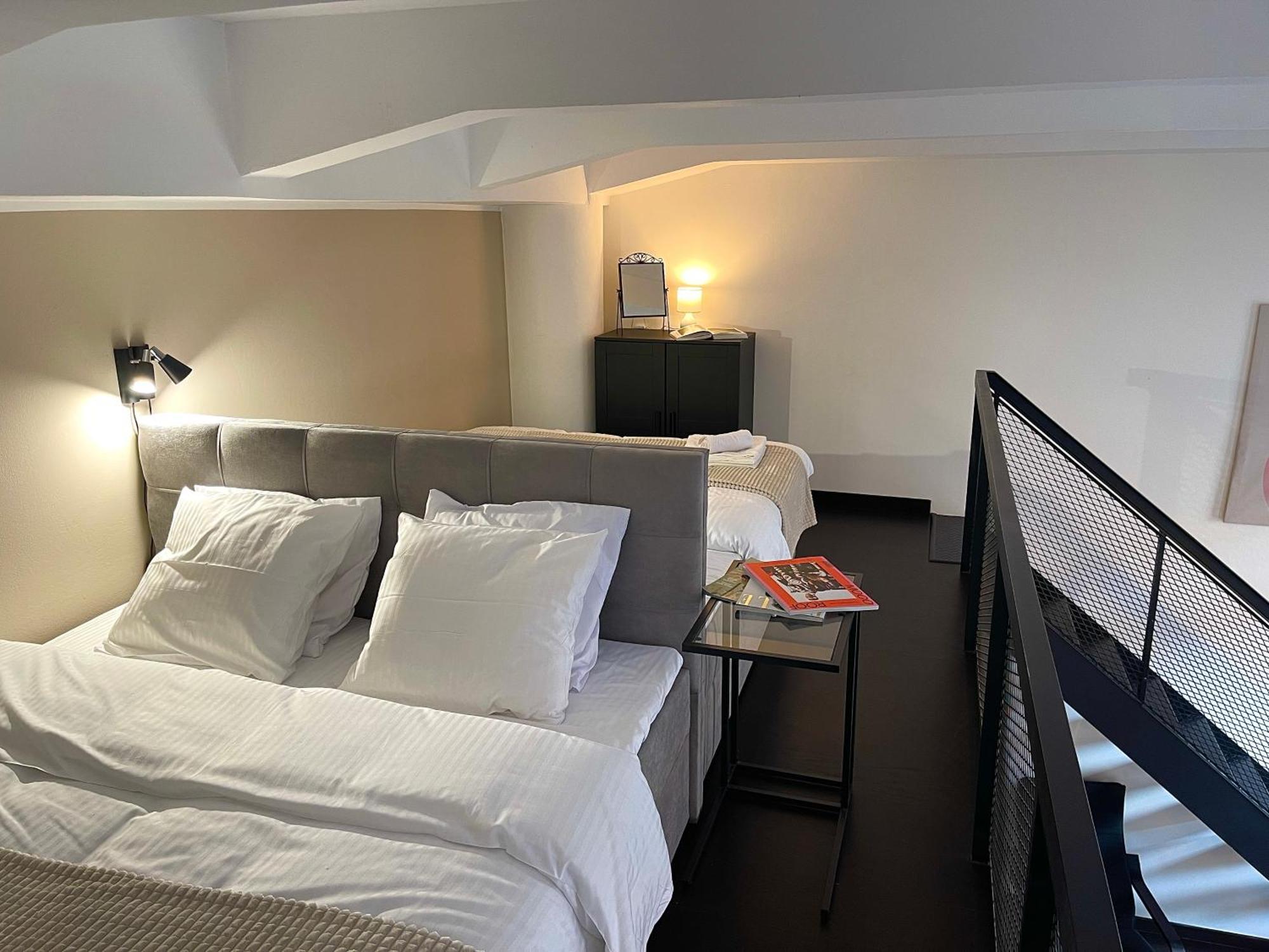 Duplex Apartment With 3 Bedrooms プラハ エクステリア 写真