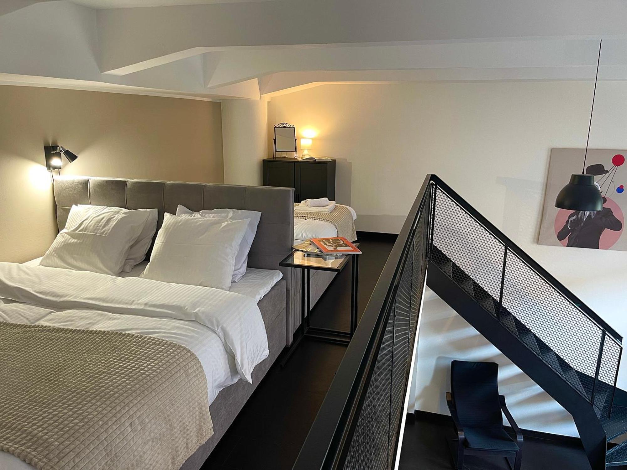 Duplex Apartment With 3 Bedrooms プラハ エクステリア 写真