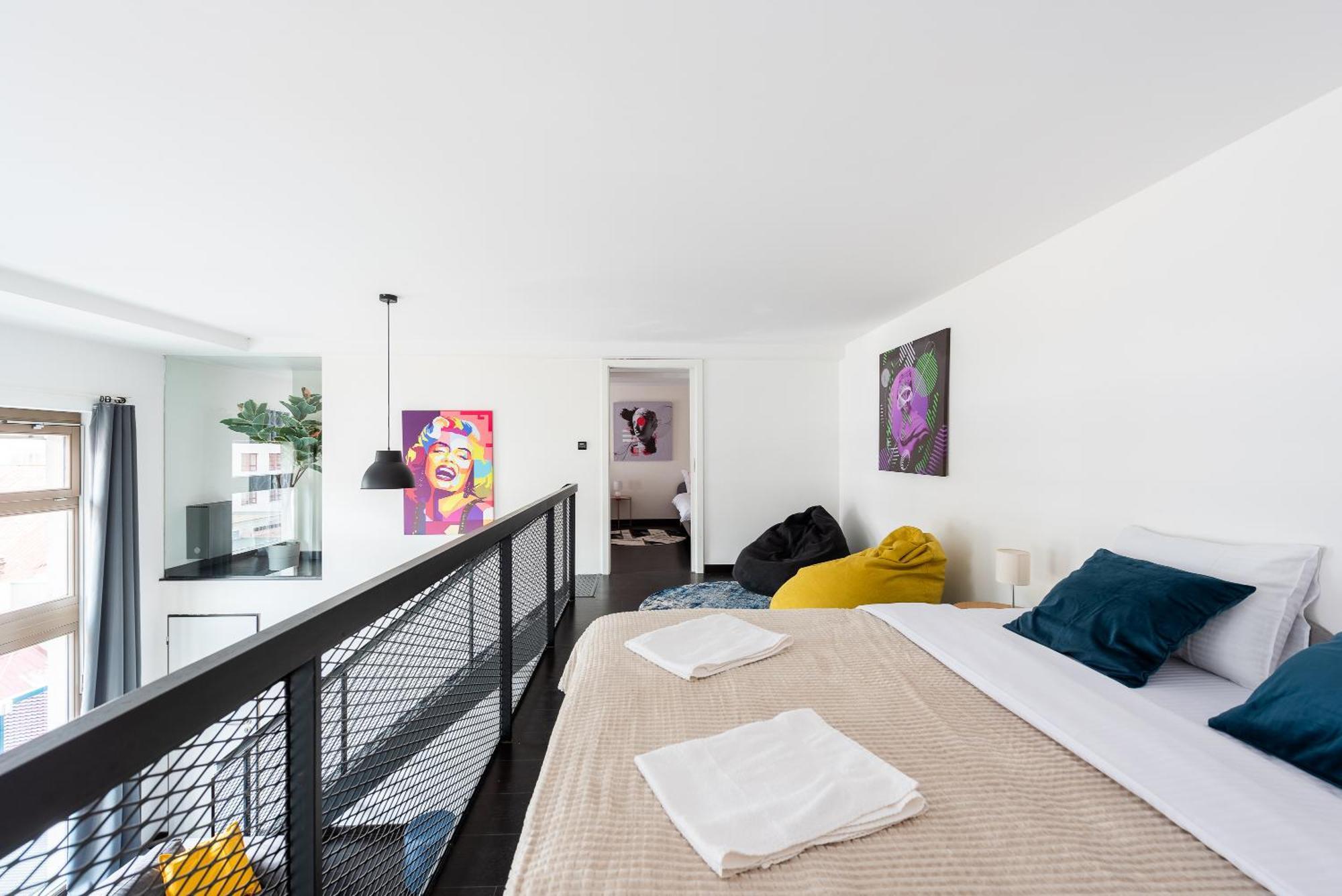 Duplex Apartment With 3 Bedrooms プラハ エクステリア 写真